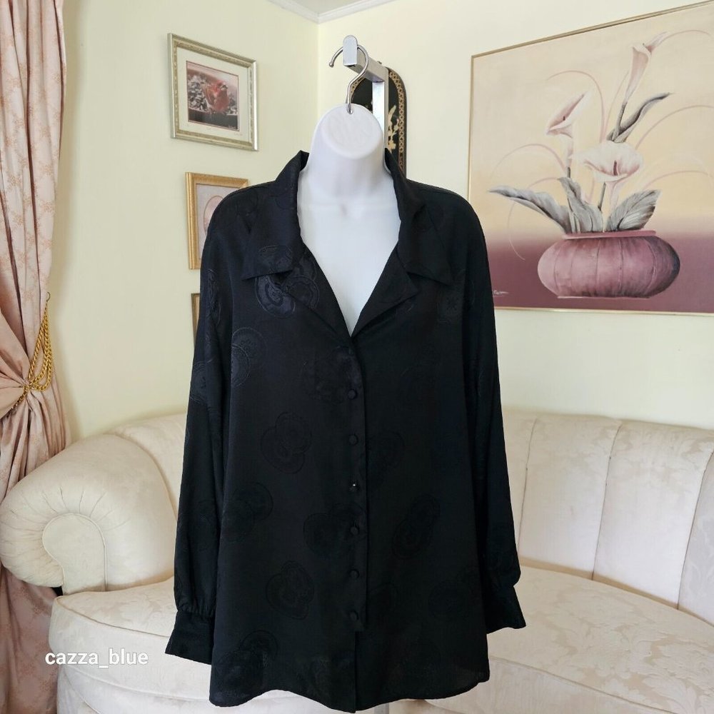 Carroll Reed Vintage Plus Size Black Blouse with a Medallion Print & Subtle Side